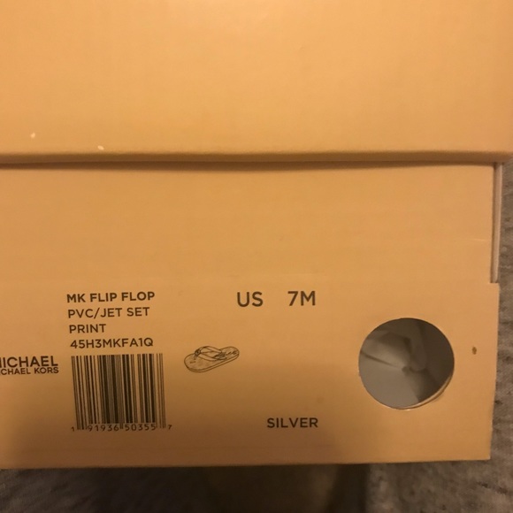 Michael Kors Sandals Flip Flops 7 Silver NIB - Picture 4 of 4
